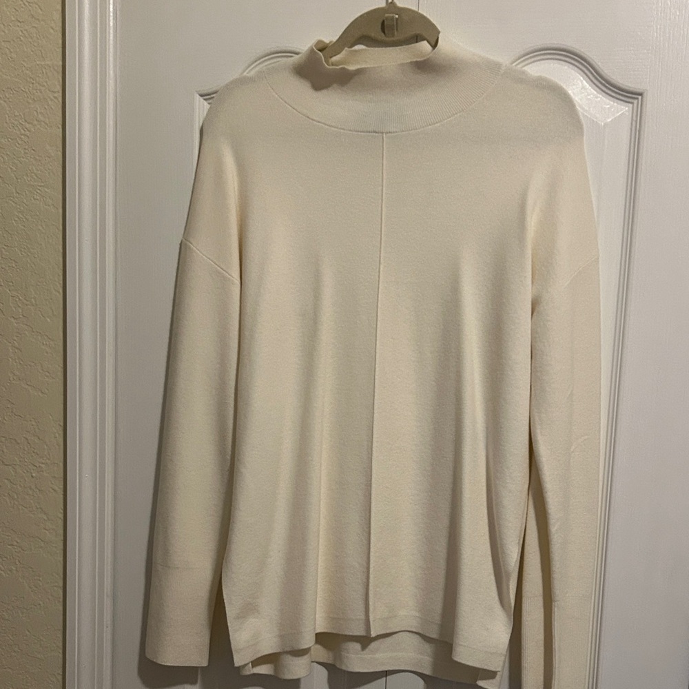 Banana Republic Lightweight Mock Neck Sweater – Size S